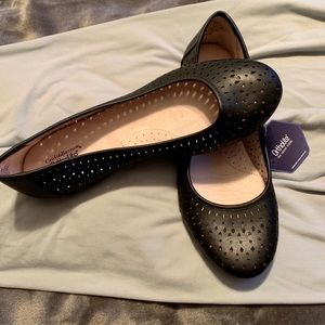 Croft and Barrow Ortholite flats in black. NWT
